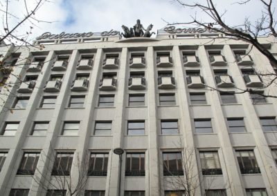 Fachada do Palácio do Comércio, na Rua Sá da Bandeira, edifício onde funciona a clínica