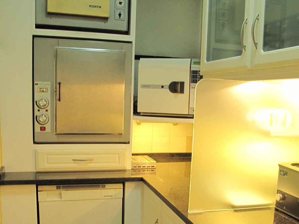 Sala de esterilização da Clínica Dentária do Porto